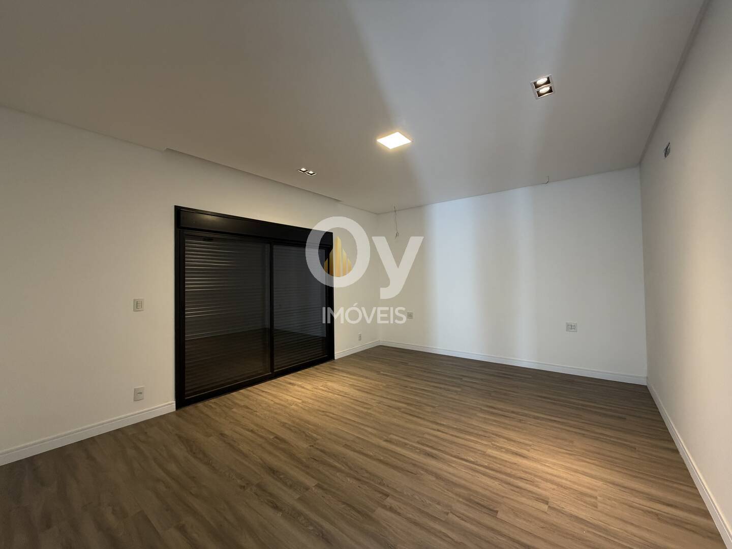 Sobrado Novo Alto Padrão SJC | 4 Suítes, Lazer e Vista Serra da Mantiqueira