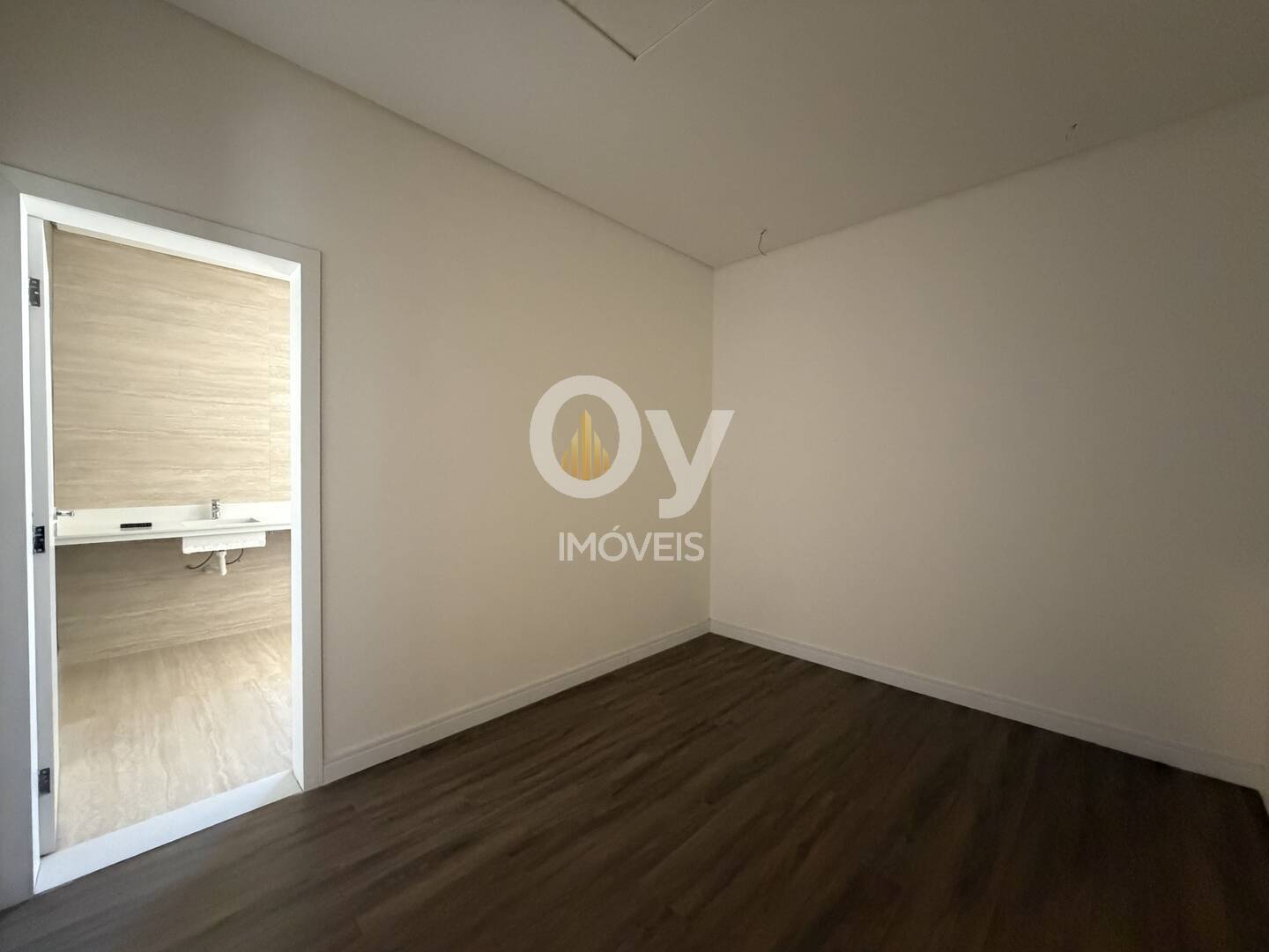 Sobrado Novo Alto Padrão SJC | 4 Suítes, Lazer e Vista Serra da Mantiqueira