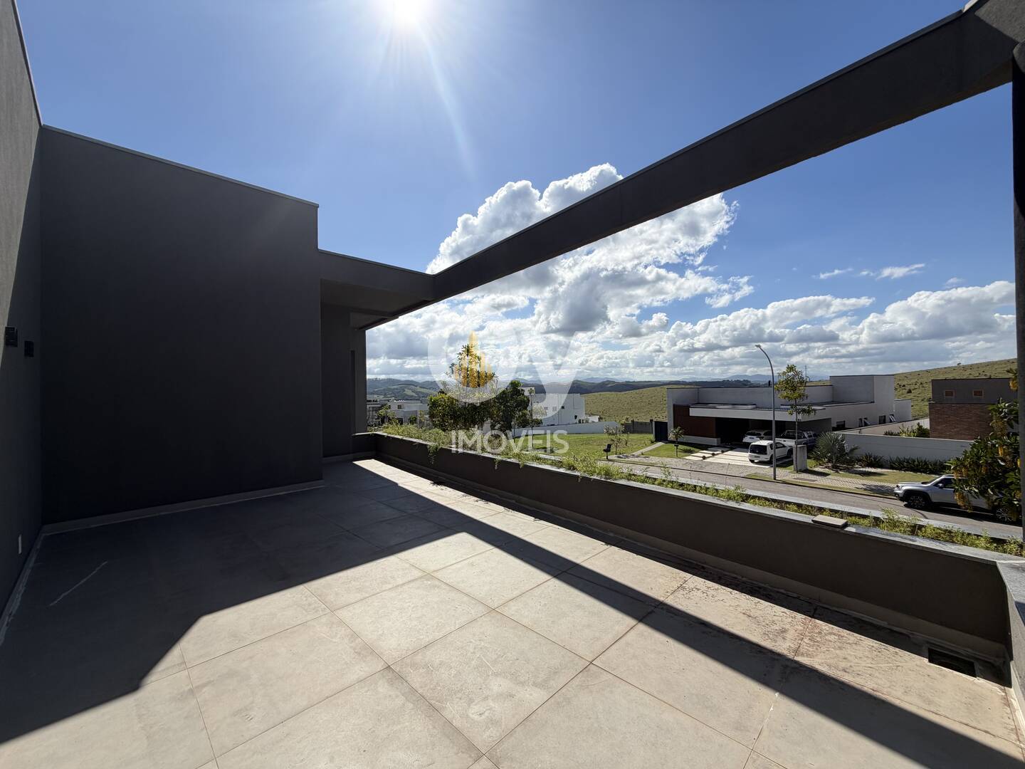 Sobrado Novo Alto Padrão SJC | 4 Suítes, Lazer e Vista Serra da Mantiqueira