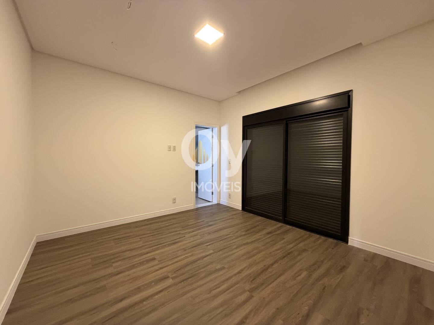 Sobrado Novo Alto Padrão SJC | 4 Suítes, Lazer e Vista Serra da Mantiqueira