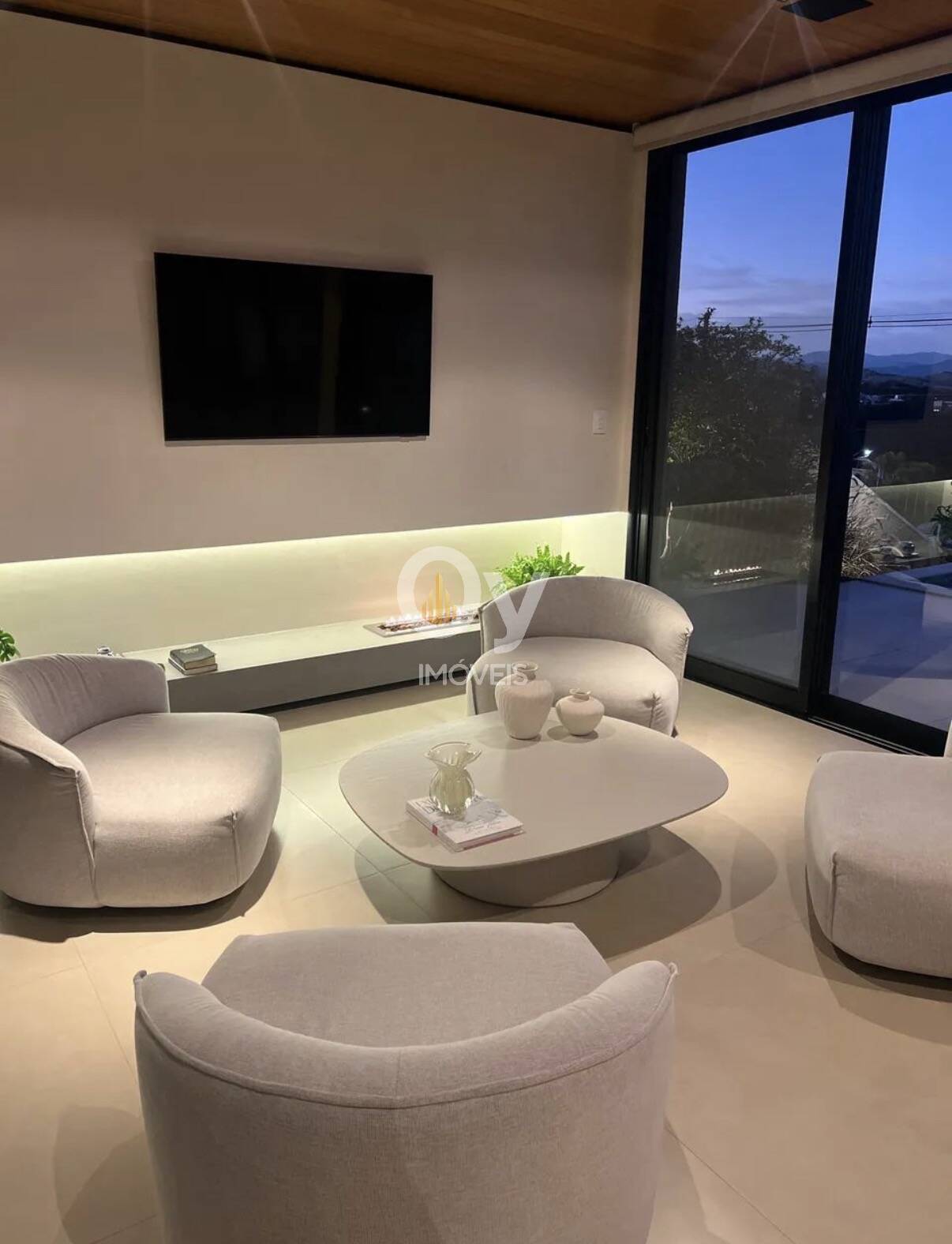 Casa de Luxo SJC | 5 Suítes, Vista Definitiva e Piscina Borda Infinita