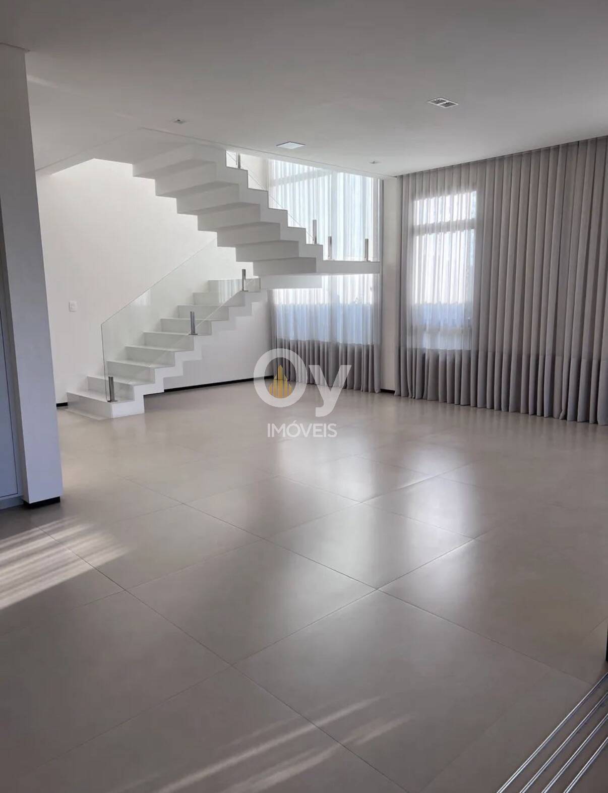 Casa de Luxo SJC | 5 Suítes, Vista Definitiva e Piscina Borda Infinita