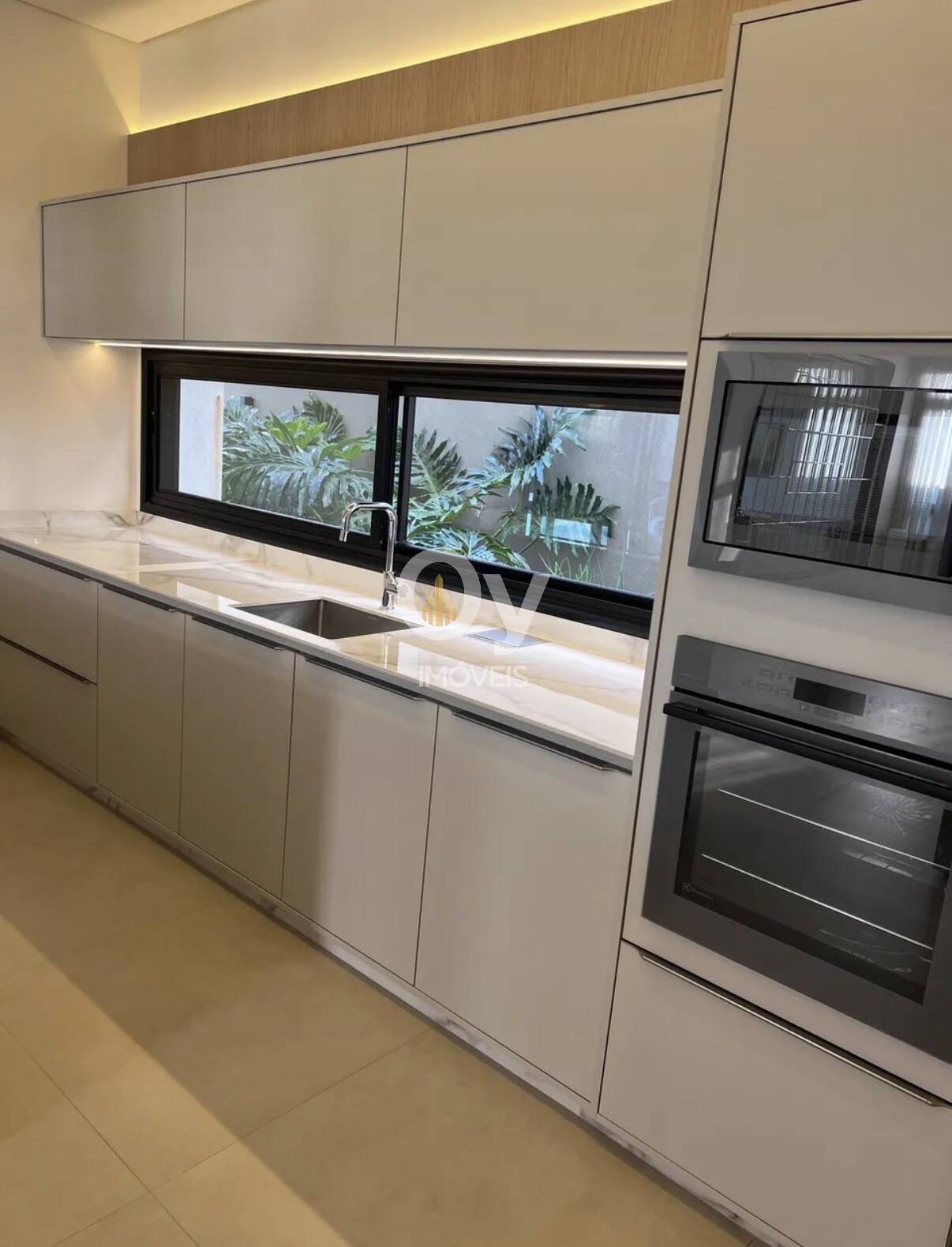 Casa de Luxo SJC | 5 Suítes, Vista Definitiva e Piscina Borda Infinita