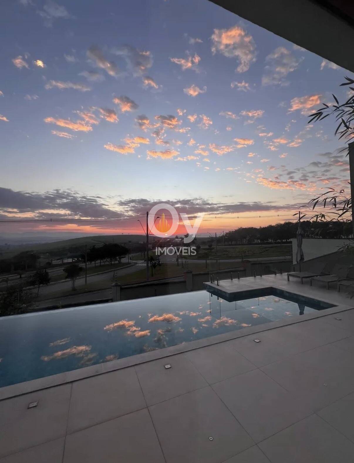 Casa de Luxo SJC | 5 Suítes, Vista Definitiva e Piscina Borda Infinita