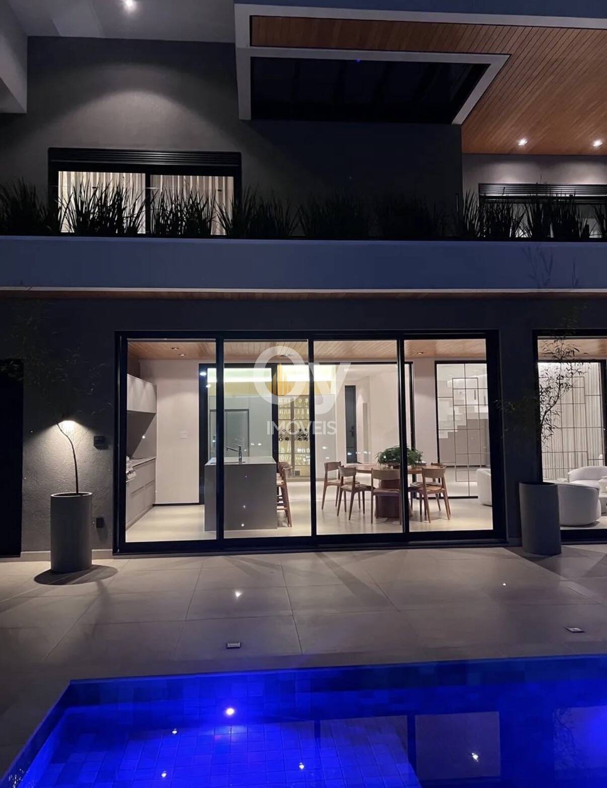 Casa de Luxo SJC | 5 Suítes, Vista Definitiva e Piscina Borda Infinita