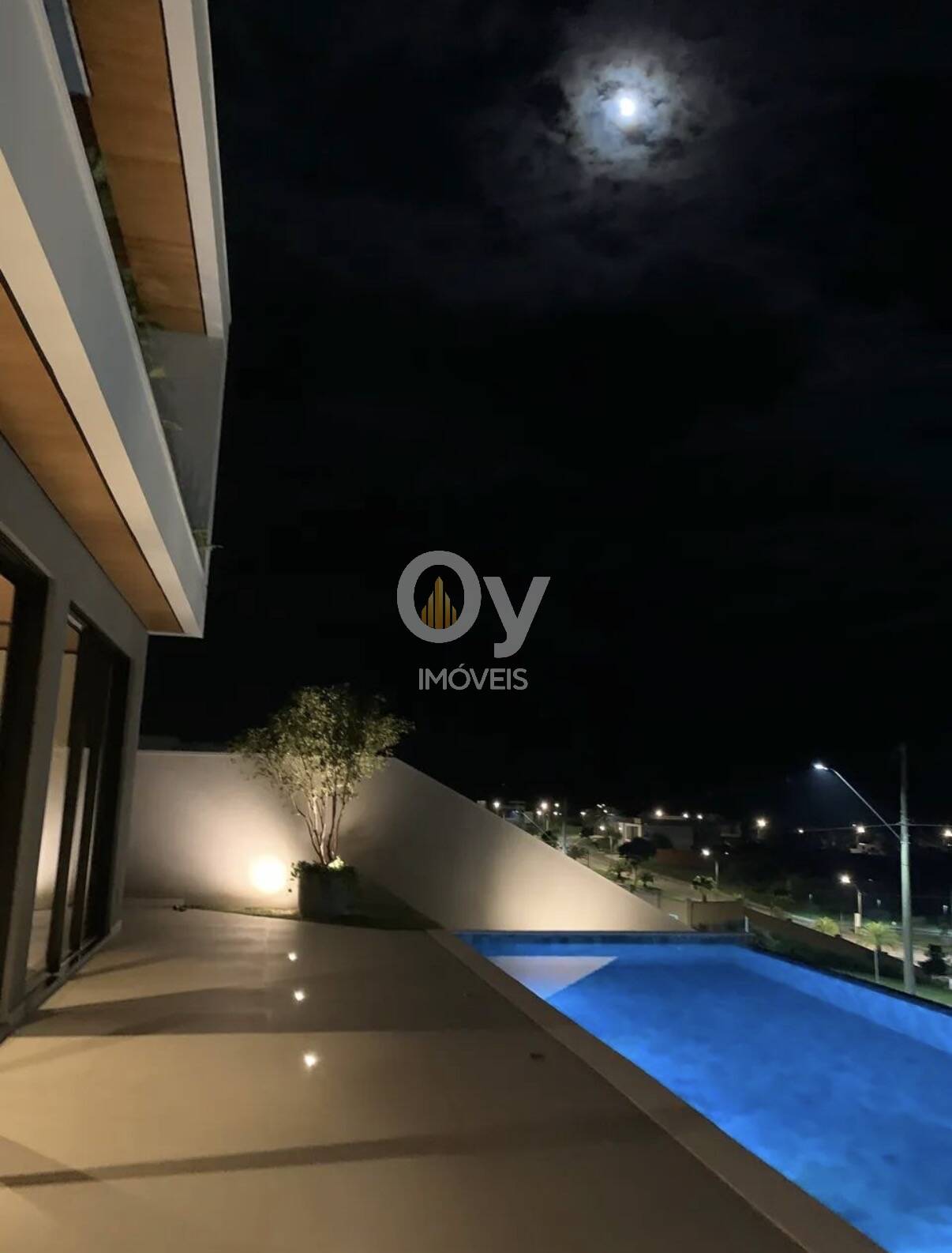 Casa de Luxo SJC | 5 Suítes, Vista Definitiva e Piscina Borda Infinita