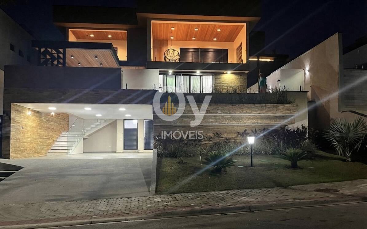 Casa Alto Padrão com 3 Suítes e Piscina Aquecida | Urbanova