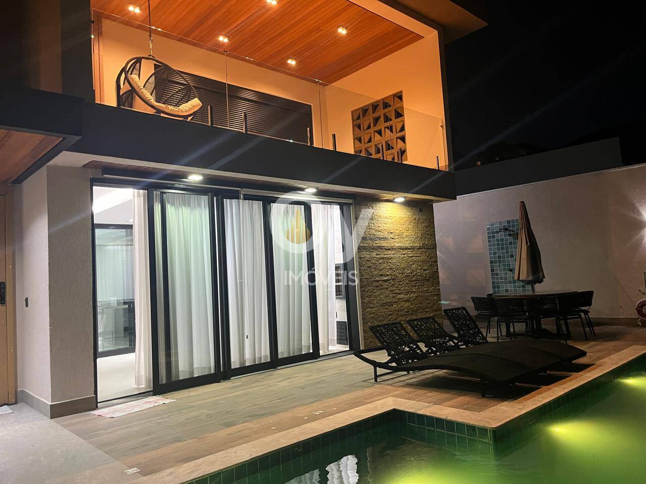 Casa Alto Padrão com 3 Suítes e Piscina Aquecida | Urbanova