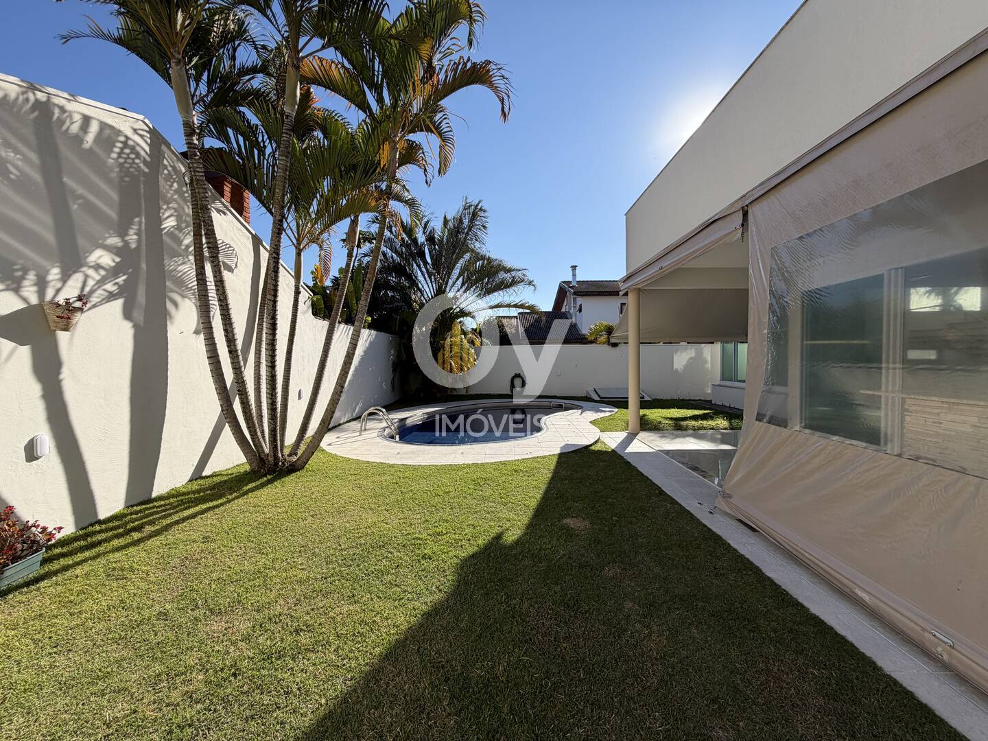 Casa Alto Padrão para Locação no Esplanada do Sol | 4 Suítes | Piscina