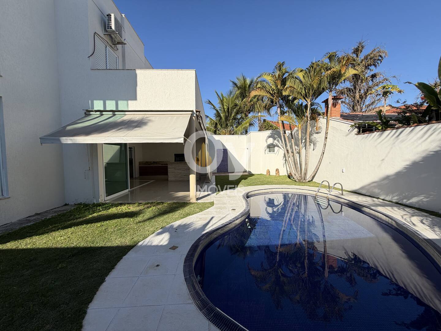 Casa Alto Padrão para Locação no Esplanada do Sol | 4 Suítes | Piscina