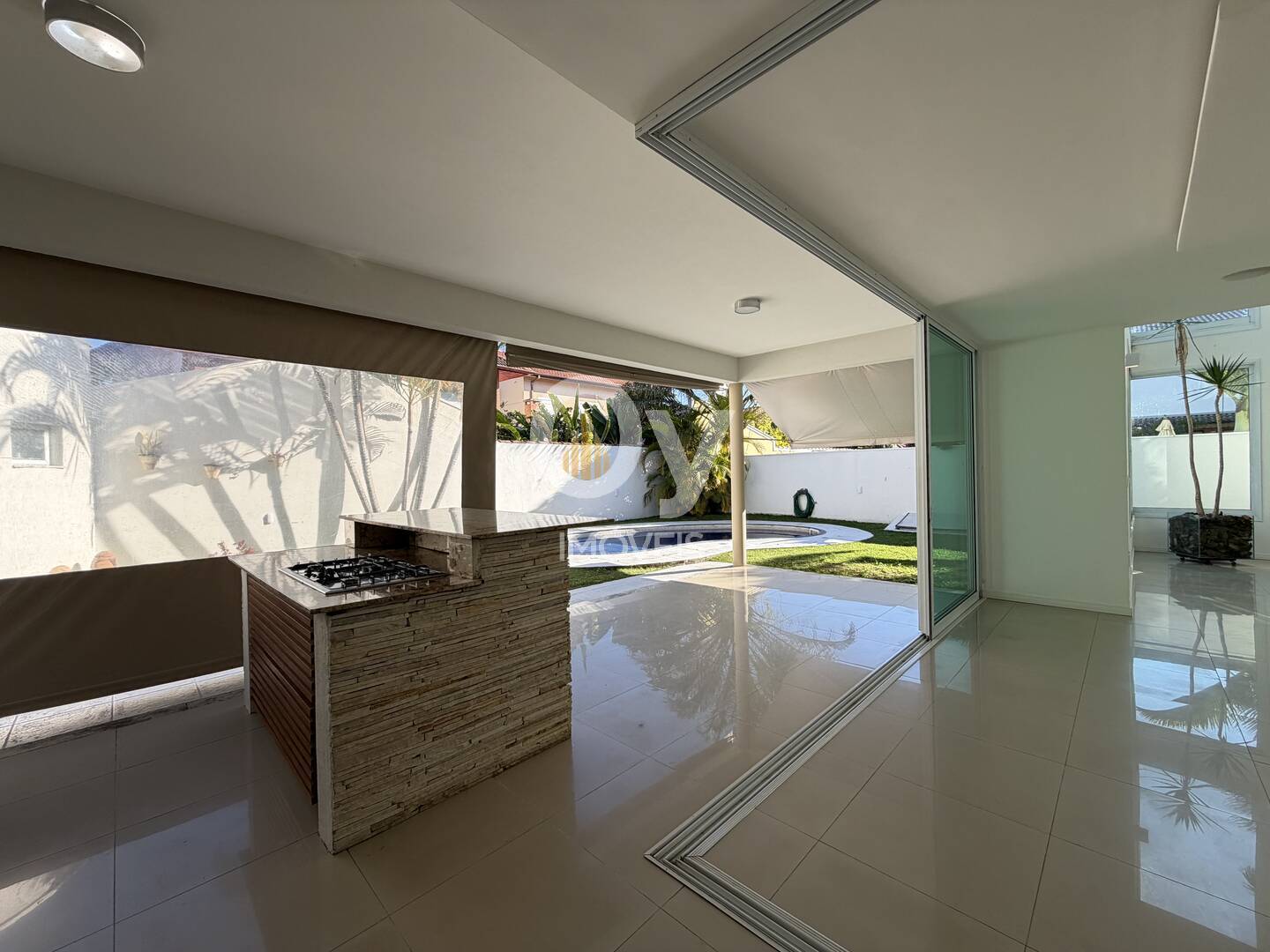Casa Alto Padrão para Locação no Esplanada do Sol | 4 Suítes | Piscina