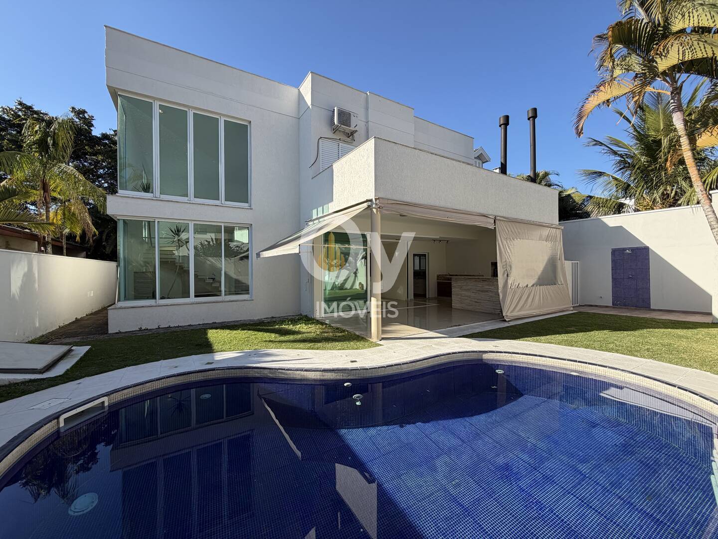 Casa Alto Padrão para Locação no Esplanada do Sol | 4 Suítes | Piscina