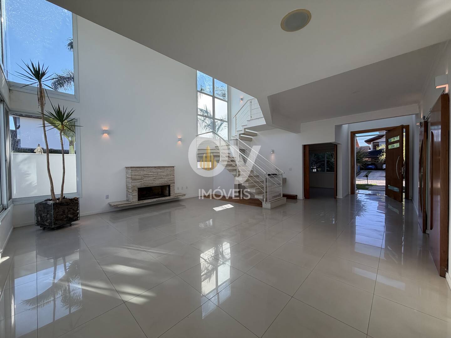 Casa Alto Padrão para Locação no Esplanada do Sol | 4 Suítes | Piscina