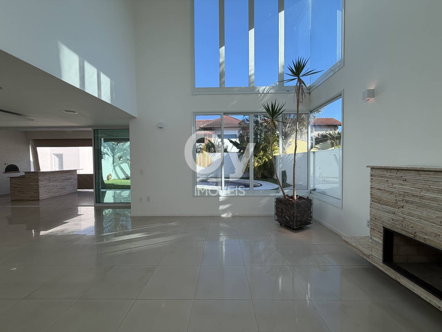 Casa Alto Padrão para Locação no Esplanada do Sol | 4 Suítes | Piscina