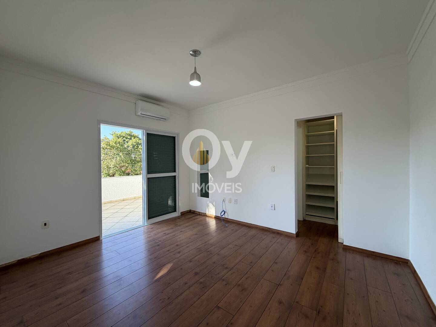 Casa Alto Padrão para Locação no Esplanada do Sol | 4 Suítes | Piscina