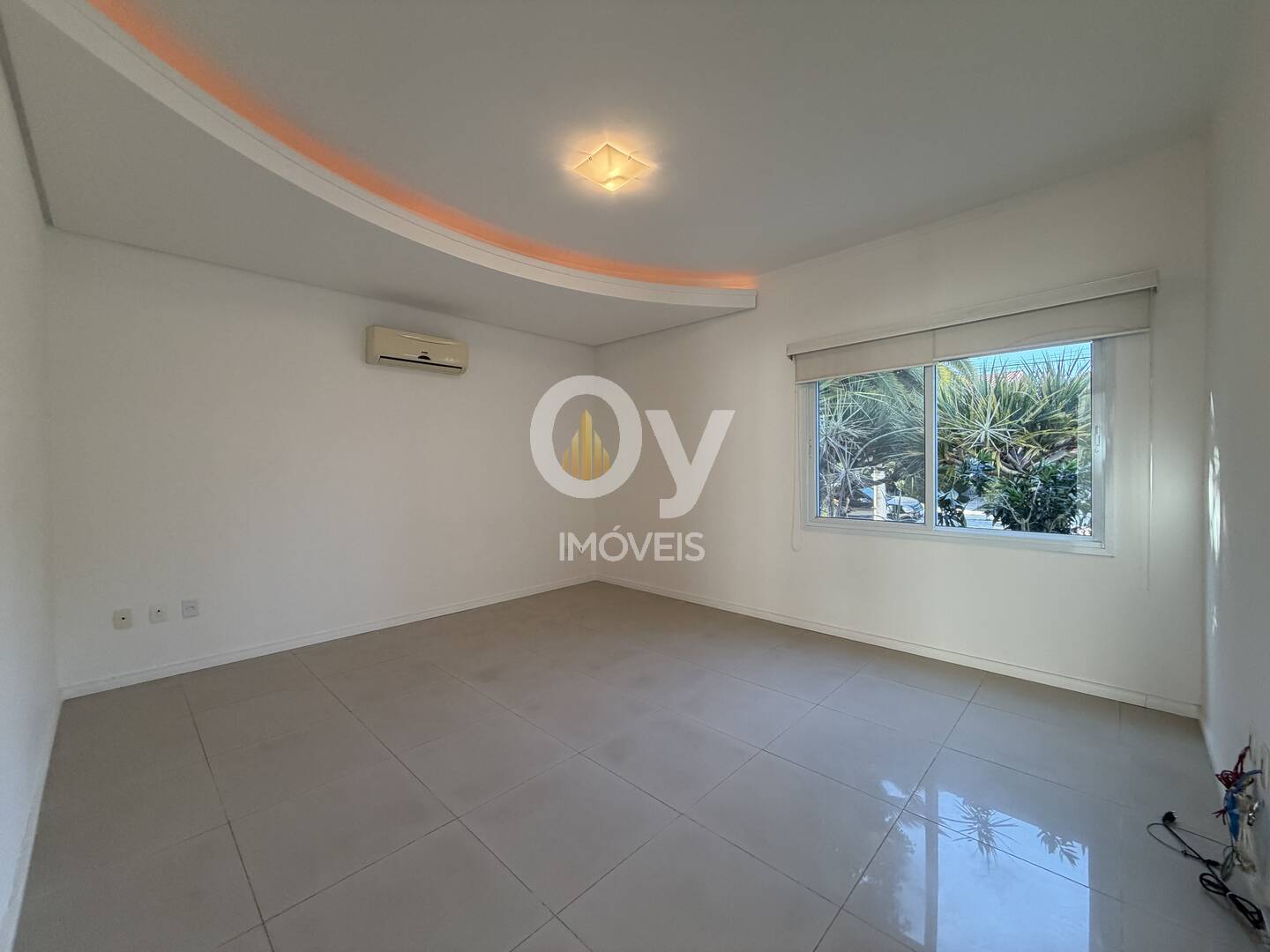 Casa Alto Padrão para Locação no Esplanada do Sol | 4 Suítes | Piscina