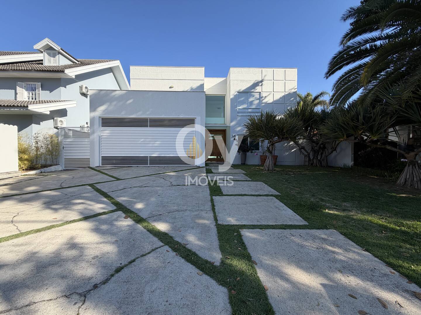 Casa Alto Padrão para Locação no Esplanada do Sol | 4 Suítes | Piscina