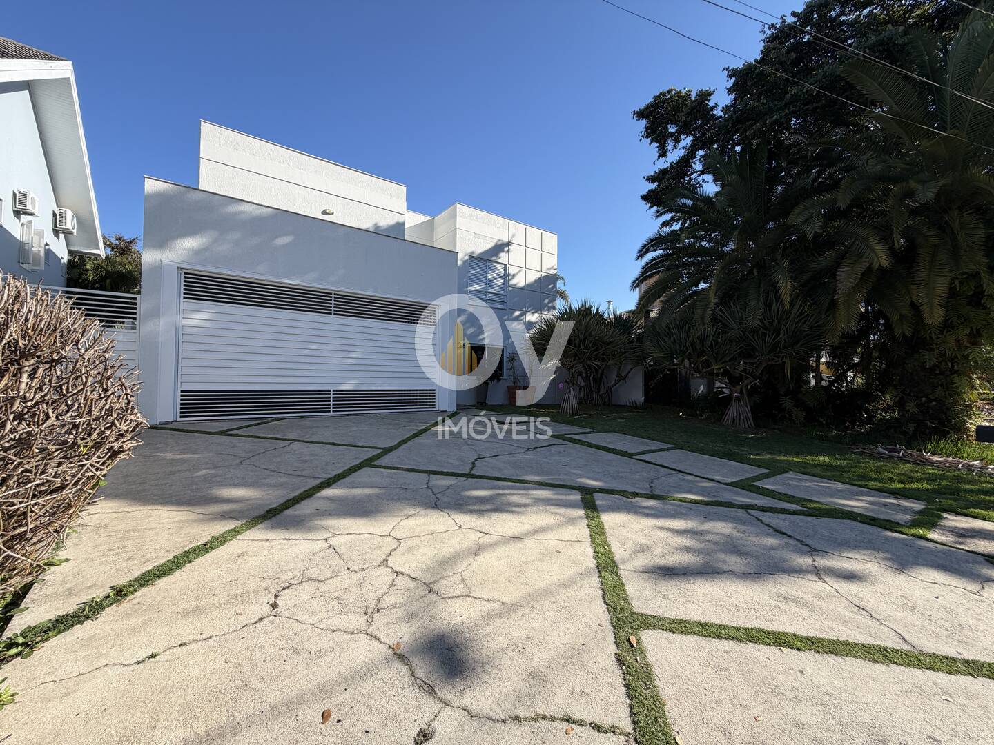 Casa Alto Padrão para Locação no Esplanada do Sol | 4 Suítes | Piscina