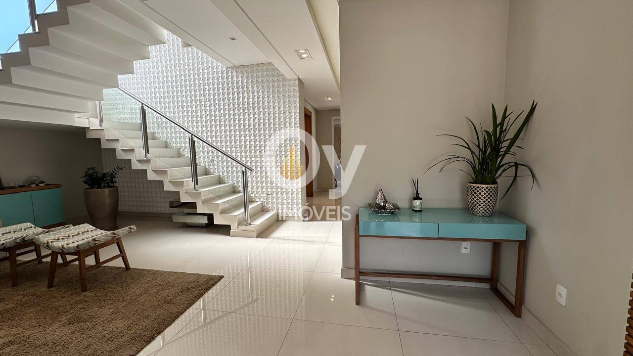 Sobrado à Venda | 430 m² de Área Construída | 4 Suítes | 6 Vagas