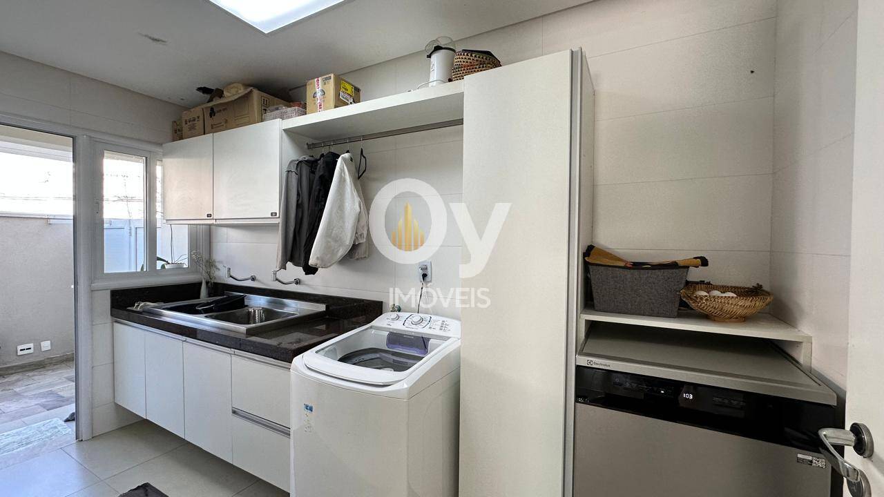 Sobrado à Venda | 430 m² de Área Construída | 4 Suítes | 6 Vagas