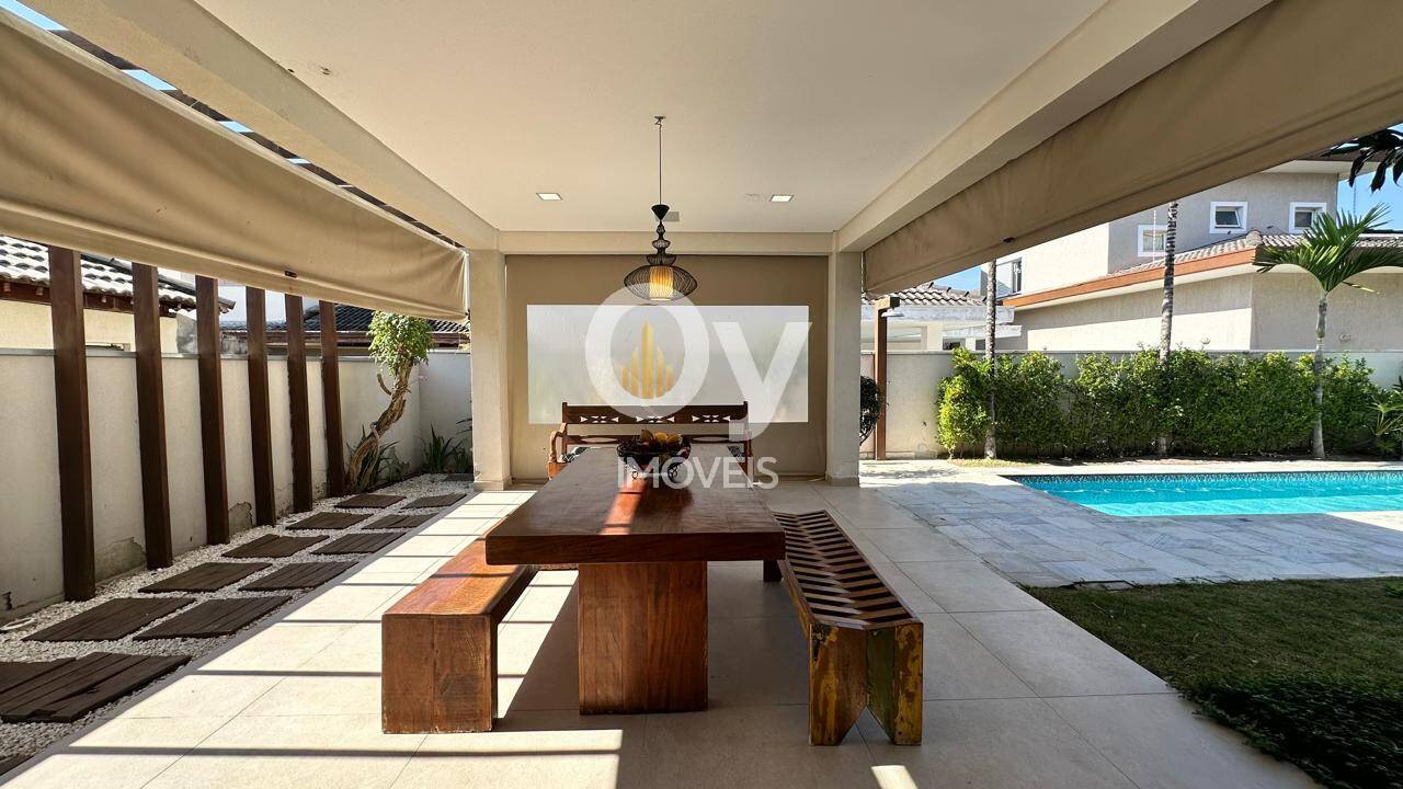 Sobrado à Venda | 430 m² de Área Construída | 4 Suítes | 6 Vagas