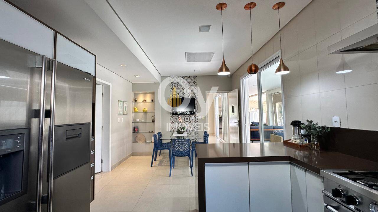 Sobrado à Venda | 430 m² de Área Construída | 4 Suítes | 6 Vagas