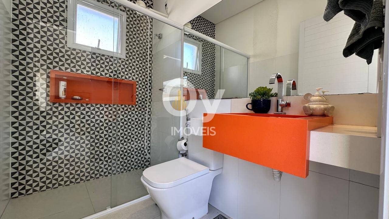 Sobrado à Venda | 430 m² de Área Construída | 4 Suítes | 6 Vagas