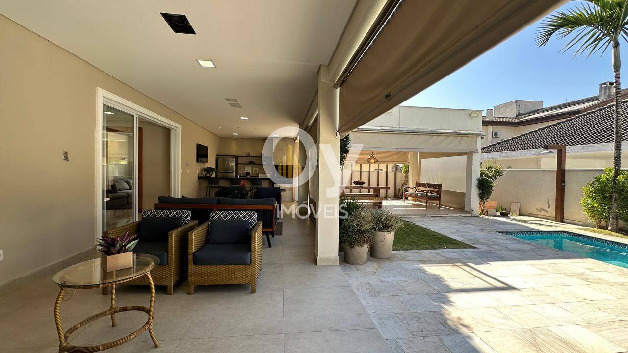 Sobrado à Venda | 430 m² de Área Construída | 4 Suítes | 6 Vagas