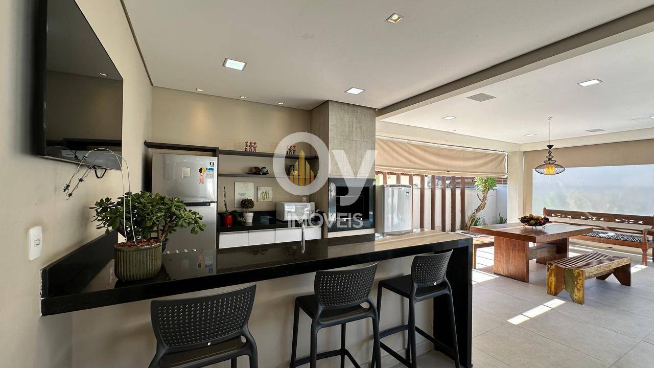 Sobrado à Venda | 430 m² de Área Construída | 4 Suítes | 6 Vagas
