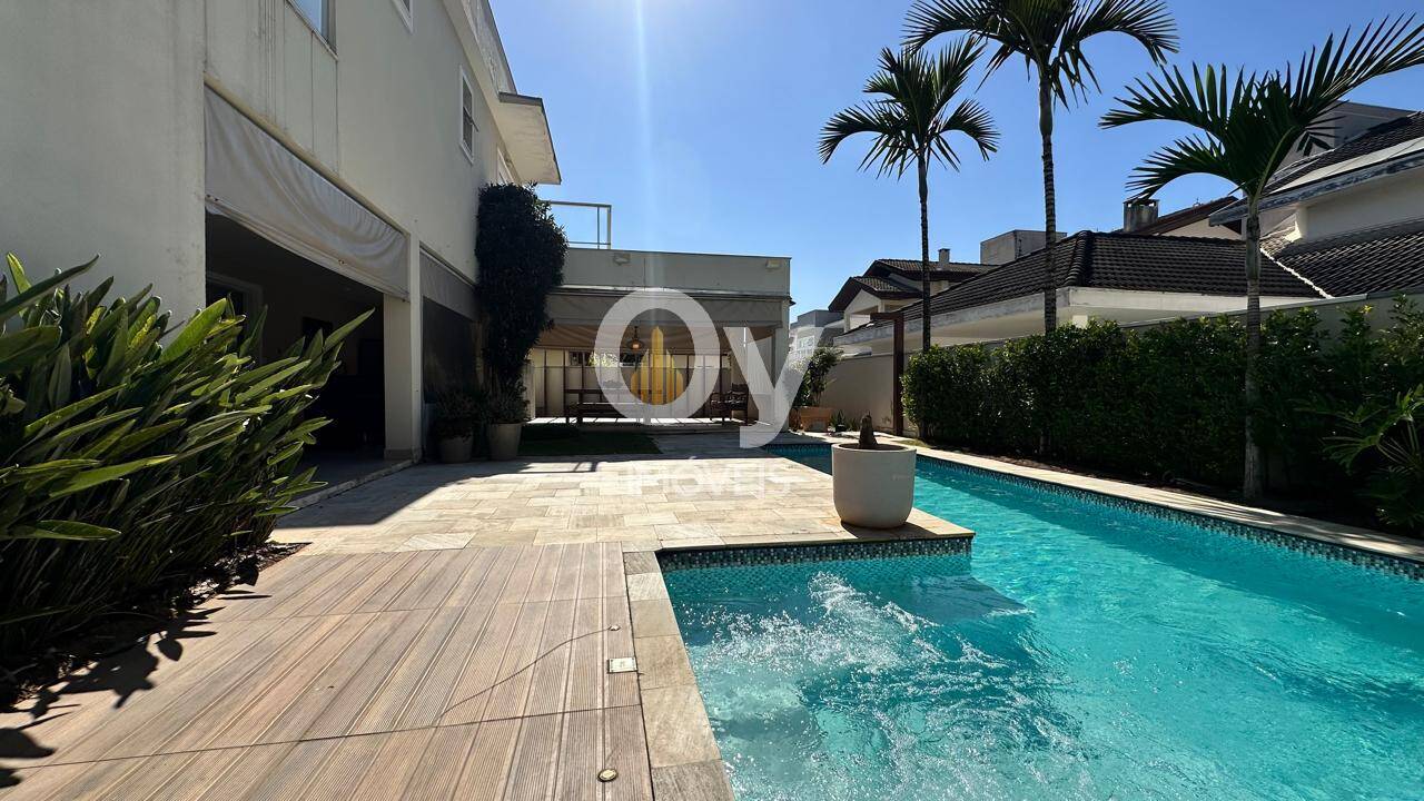 Sobrado à Venda | 430 m² de Área Construída | 4 Suítes | 6 Vagas