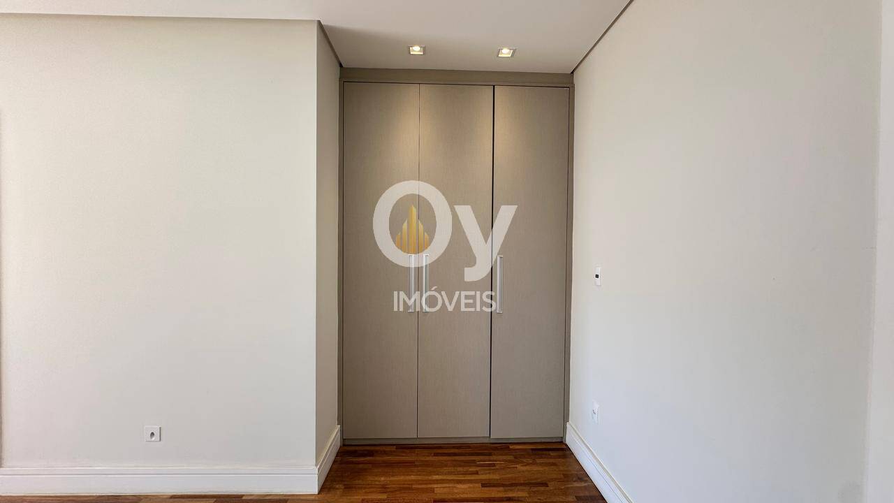 Sobrado à Venda | 430 m² de Área Construída | 4 Suítes | 6 Vagas