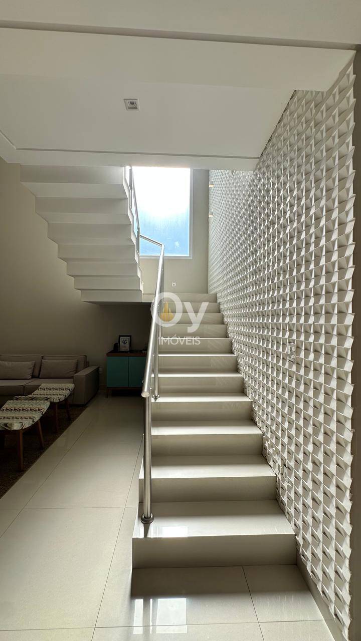 Sobrado à Venda | 430 m² de Área Construída | 4 Suítes | 6 Vagas