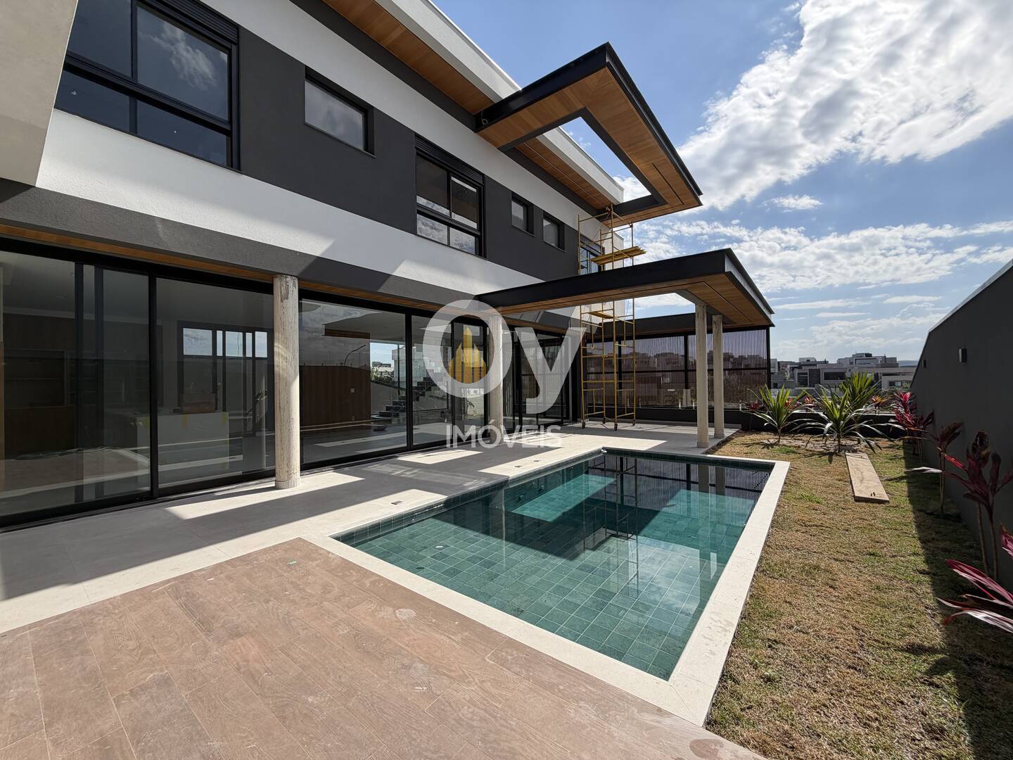 Sobrado Volpe Alphaville II SJC | Projeto Ohira, 5 Suítes e Vista
