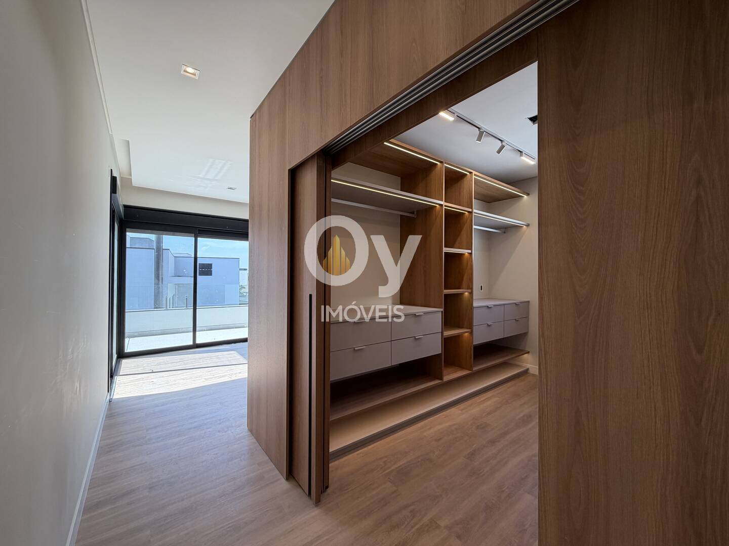 Sobrado Volpe Alphaville II SJC | Projeto Ohira, 5 Suítes e Vista