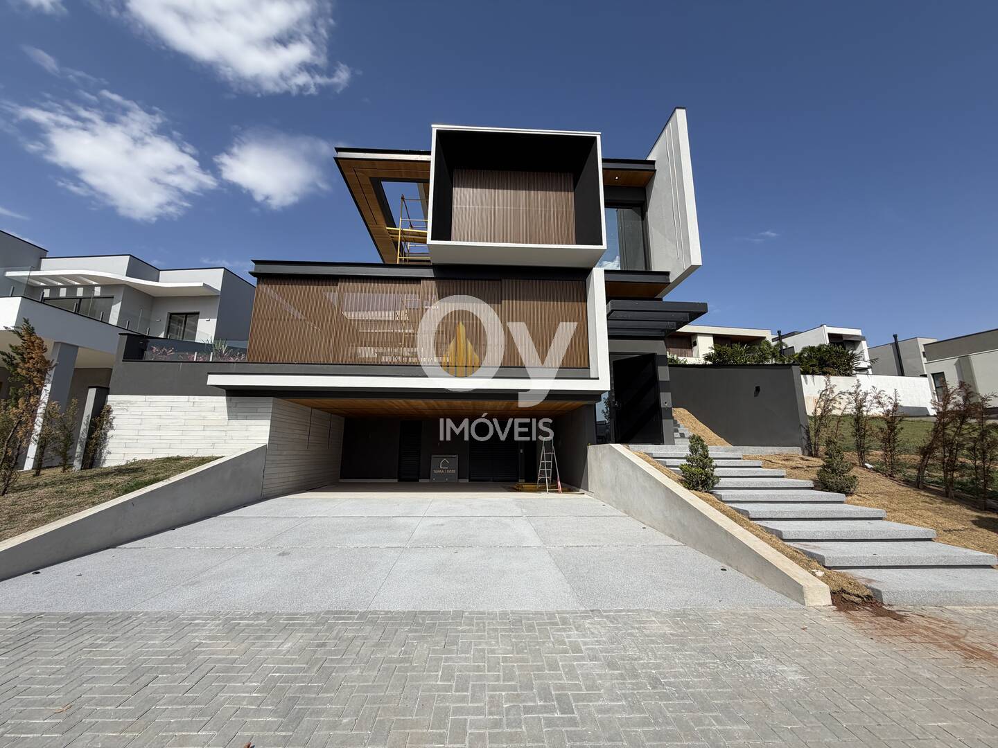 Sobrado Volpe Alphaville II SJC | Projeto Ohira, 5 Suítes e Vista