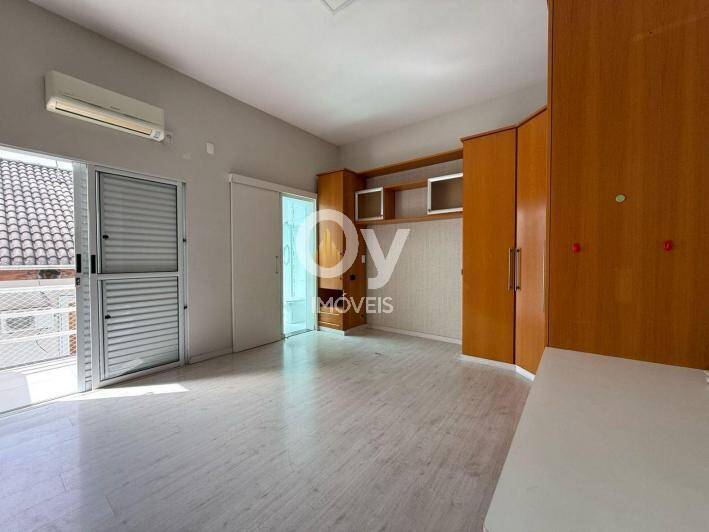 Imóvel com 626m² de Terreno, 4 Suítes, Elevador e Piscina Moderna em SJC