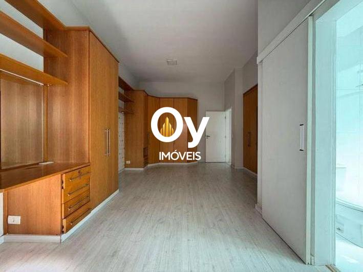 Imóvel com 626m² de Terreno, 4 Suítes, Elevador e Piscina Moderna em SJC