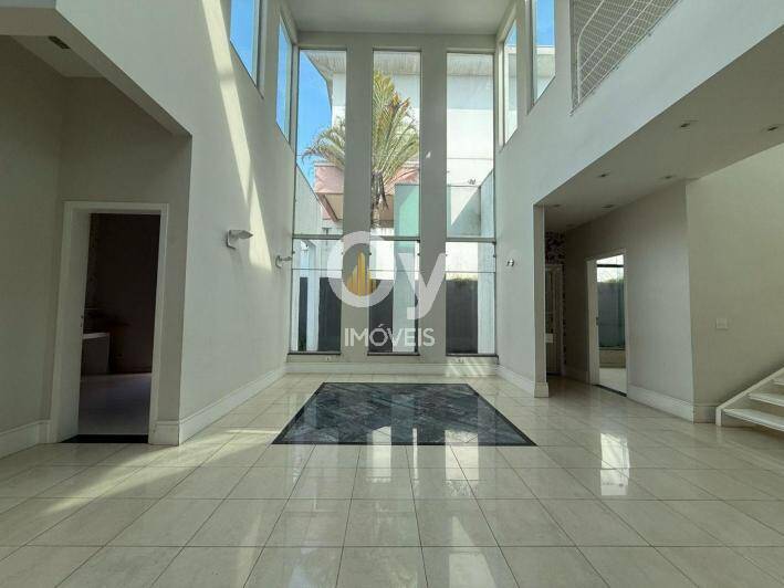 Imóvel com 626m² de Terreno, 4 Suítes, Elevador e Piscina Moderna em SJC