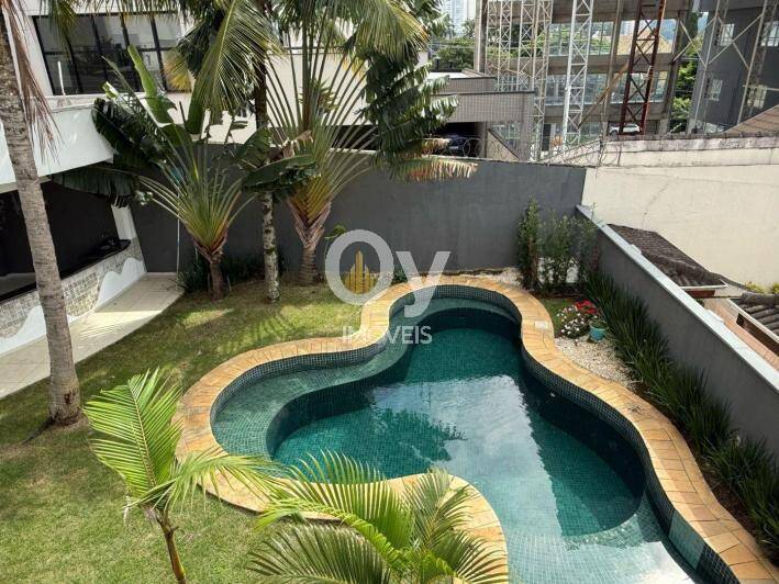 Imóvel com 626m² de Terreno, 4 Suítes, Elevador e Piscina Moderna em SJC