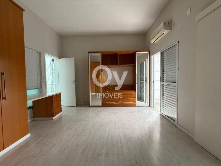 Imóvel com 626m² de Terreno, 4 Suítes, Elevador e Piscina Moderna em SJC