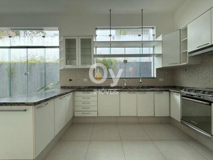 Imóvel com 626m² de Terreno, 4 Suítes, Elevador e Piscina Moderna em SJC