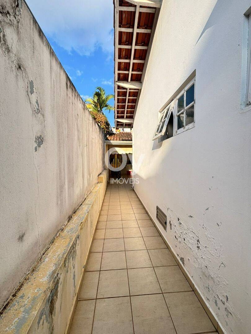 Casa com 3 dormitórios à venda, 140 m² por R$ 850.000,00 - Jardim das Indústrias - São José dos Campos/SP
