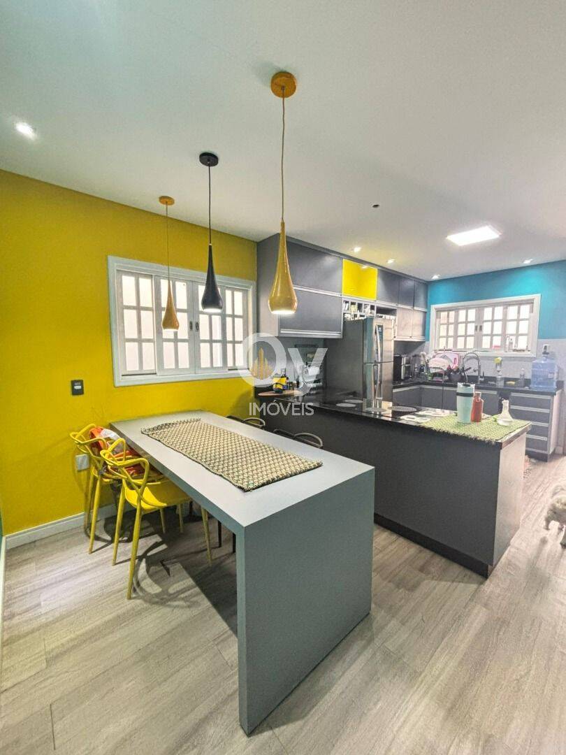 Sobrado com 3 dormitórios à venda, 150 m² por R$ 720.000,00 - Jardim das Indústrias - São José dos Campos/SP