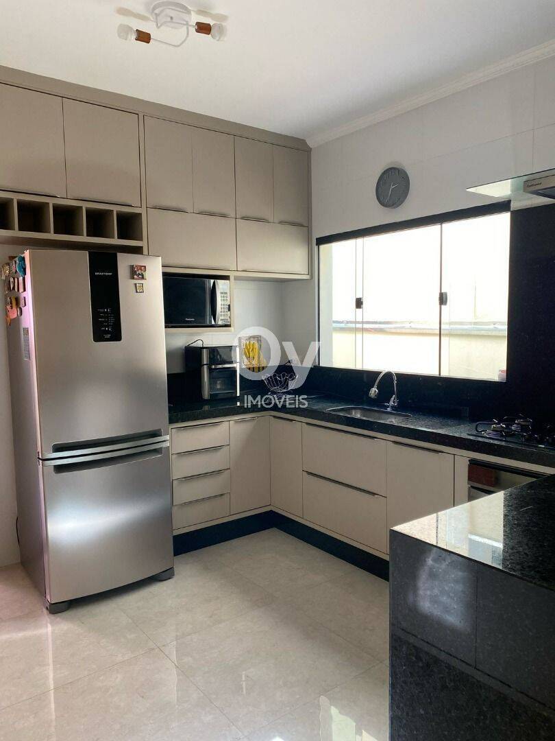 Sobrado com 3 dormitórios à venda, 165 m² por R$ 907.000,00 - Jardim das Indústrias - São José dos Campos/SP